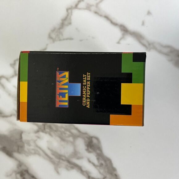 Loot Crate Tetris Ceramic Salt and Pepper Set - Picture 12 of 13
